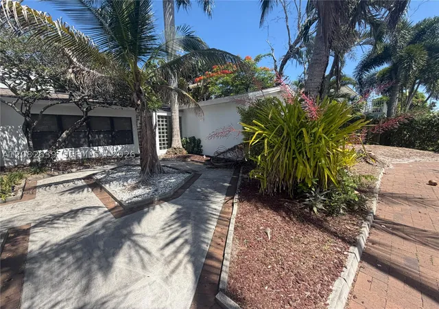 Photo 3 of Single family home for sale at 1524 Ne 18th Avenue, Fort Lauderdale, FL 33304 | MLS# A12082639 | Listing updated on 2026-09-16