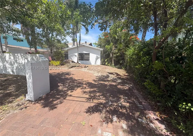 Photo 4 of Single family home for sale at 1524 NE 18th Avenue, Fort Lauderdale, FL 33304 | MLS# A12082639 | Listing updated on 2026-09-16