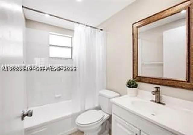 Listing Photo 4 - Condo for sale in building located at 4841 Nw 9Th Dr, Plantation, FL 33317 - Unit #4841