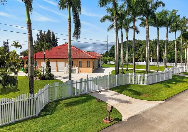 Photo 3 of Single family home for sale at 6110 Sw 190th Avenue, Southwest Ranches, FL 33332 | MLS# A12082708 | Listing updated on 2026-09-03