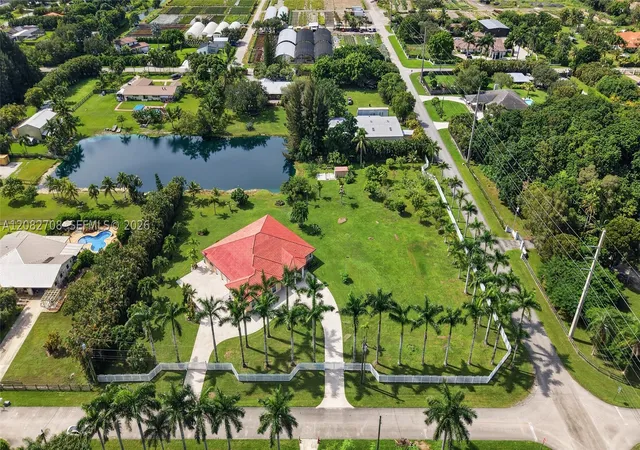 Photo 4 of Single family home for sale at 6110 SW 190th Avenue, Southwest Ranches, FL 33332 | MLS# A12082708 | Listing updated on 2026-09-03