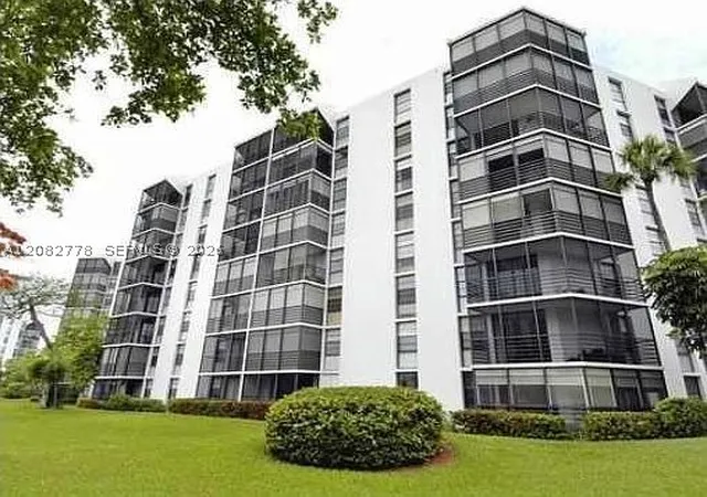 Condo for sale at 20500 W Country Clb Dr #711, Aventura, FL 33180 | MLS# A12082778