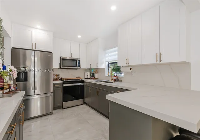 Photo 2 of Townhouse for sale at 7101 Sw 113th Avenue, Miami, FL 33173 | MLS# A12082873 | Listing updated on 2026-09-14