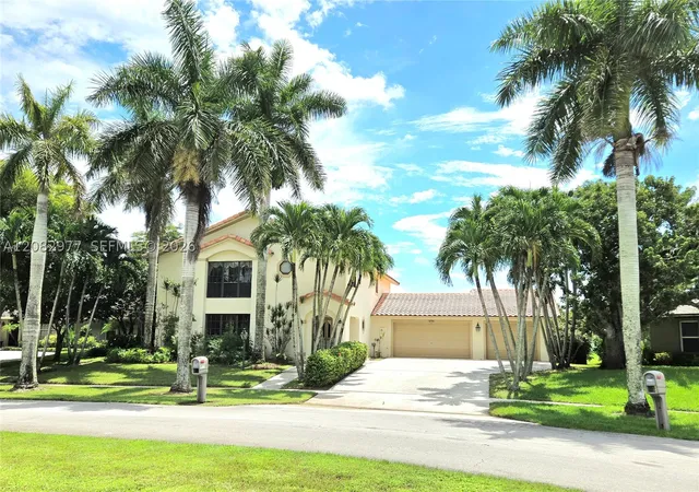 Photo 3 of Single family home for sale at 12724 Westport Cir, Wellington, FL 33414 | MLS# A12082977 | Listing updated on 2026-09-04