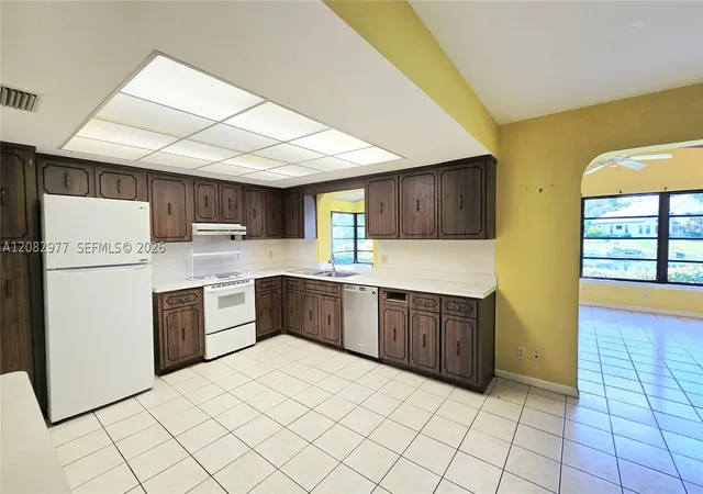Photo 4 of Single family home for sale at 12724 Westport Cir, Wellington, FL 33414 | MLS# A12082977 | Listing updated on 2026-09-04
