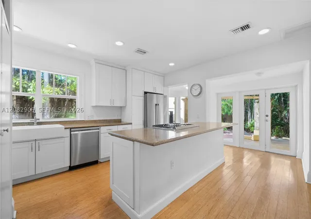 Photo 4 of Single family home for sale at 2521 Inagua Ave, Miami, FL 33133 | MLS# A12082909 | Listing updated on 2026-09-12