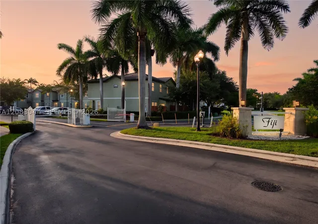 Photo 2 of Townhouse for sale at 132 Se 28th Place #7, Homestead, FL 33033 | MLS# A12083044 | Listing updated on 2026-09-04