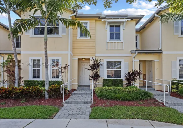 Photo 3 of Townhouse for sale at 132 Se 28th Place #7, Homestead, FL 33033 | MLS# A12083044 | Listing updated on 2026-09-04