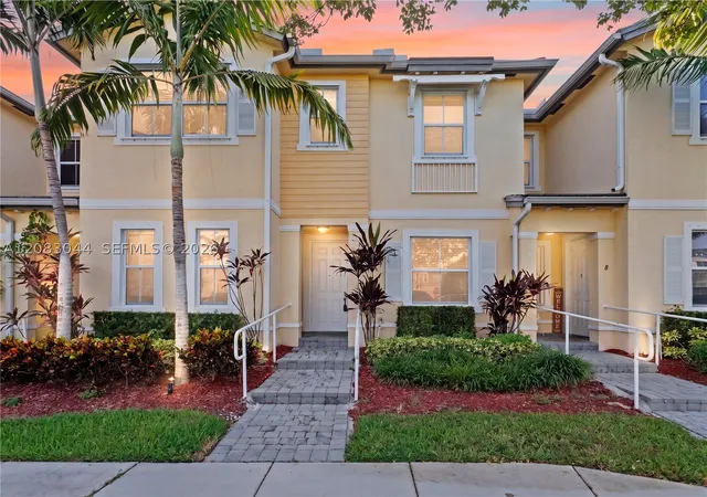 Photo 3 of Townhouse for sale at 132 SE 28th Place #7, Homestead, FL 33033 | MLS# A12083044 | Listing updated on 2026-09-04