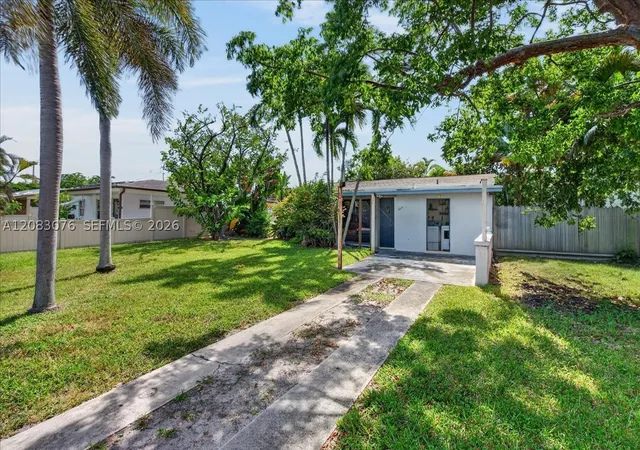 Photo 4 of Single family home for sale at 5619 NE 6th Avenue, Oakland Park, FL 33334 | MLS# A12083076 | Listing updated on 2026-09-04