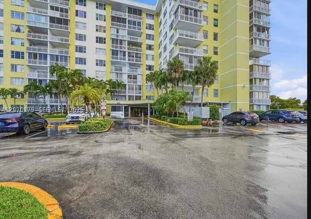 Photo 2 of Condo for sale at 4400 Hillcrest Dr #602B, Hollywood, FL 33021 | MLS# A12070179 | Listing updated on 2026-09-04