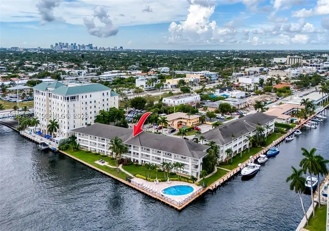 Listing Photo 4 - Condo for sale in building located at 2895 NE 32nd St, Fort Lauderdale, FL 33306 - Unit #205