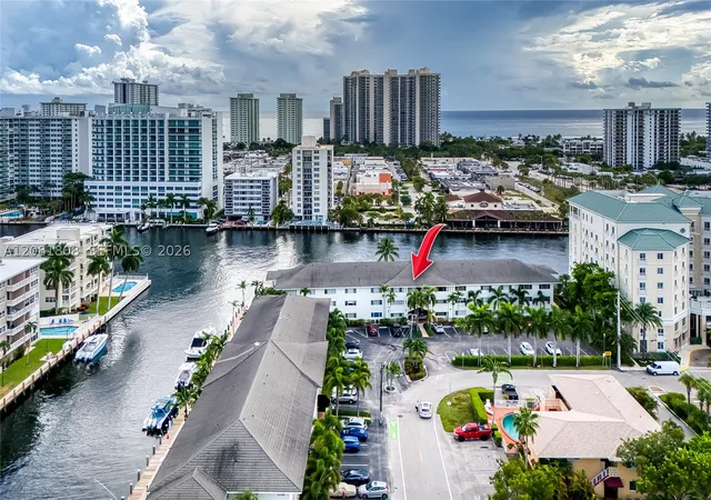 Listing Photo 5 - Condo for sale in building located at 2895 NE 32nd St, Fort Lauderdale, FL 33306 - Unit #205