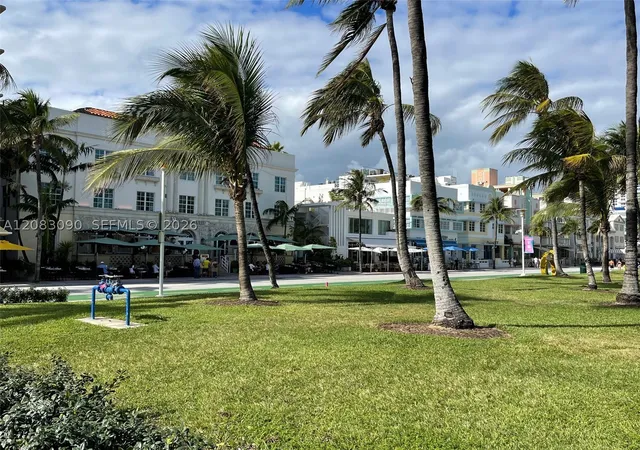 Listing Photo 4 - Condo for sale in building located at 1390 Ocean Dr, Miami, FL 33139 - Unit #201