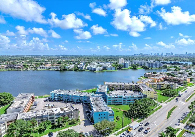 Listing Photo 5 - Condo for sale in building located at 1501 Ne Miami Gdns Dr, Miami, FL 33179 - Unit #257