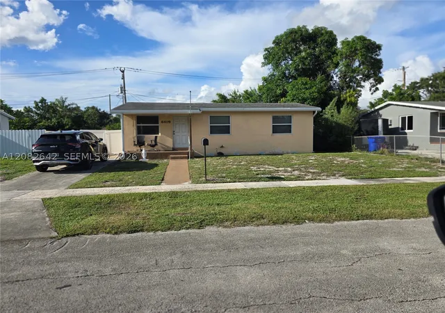 Photo 2 of Single family home for sale at 6409 Franklin St, Hollywood, FL 33024 | MLS# A12082642 | Listing updated on 2026-09-04