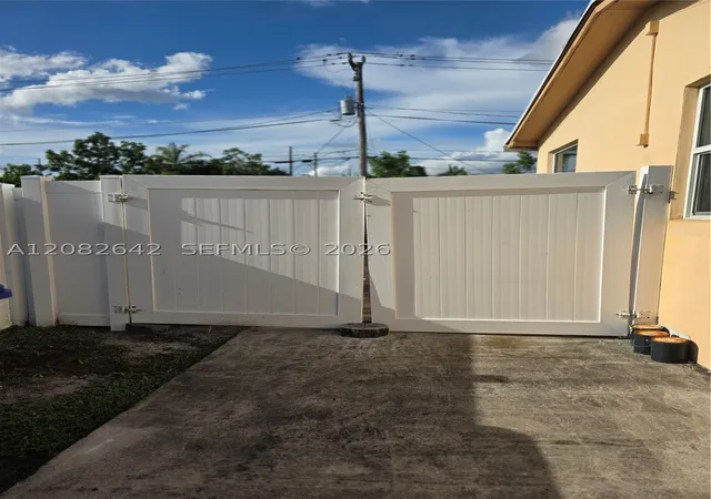 Photo 3 of Single family home for sale at 6409 Franklin St, Hollywood, FL 33024 | MLS# A12082642 | Listing updated on 2026-09-04