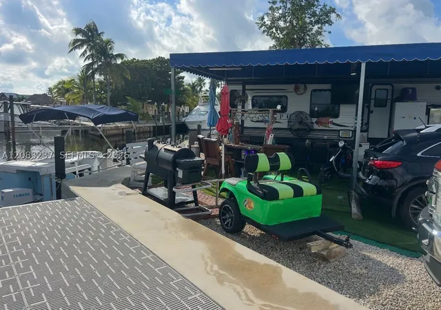 Photo 4 of Manufactured home for sale at 299 Morris Ave, Key Largo, FL 33037 | MLS# A12083237 | Listing updated on 2026-09-04