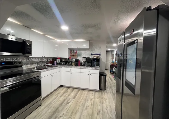 Photo 1 of Manufactured home for sale at 19900 Nw 37th Avenue, Miami Gardens, FL 33056 | MLS# A12080149 | Listing updated on 2026-09-15