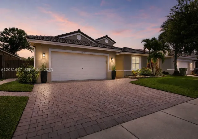 Photo 1 of Single family home for sale at 1521 Sw 194th Terrace, Pembroke Pines, FL 33029 | MLS# A12081617 | Listing updated on 2026-09-05