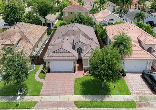 Photo 2 of Single family home for sale at 1521 Sw 194th Terrace, Pembroke Pines, FL 33029 | MLS# A12081617 | Listing updated on 2026-09-05