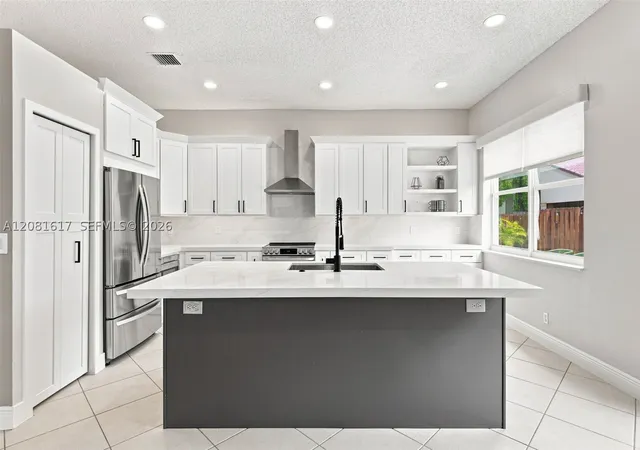 Photo 4 of Single family home for sale at 1521 SW 194th Terrace, Pembroke Pines, FL 33029 | MLS# A12081617 | Listing updated on 2026-09-05