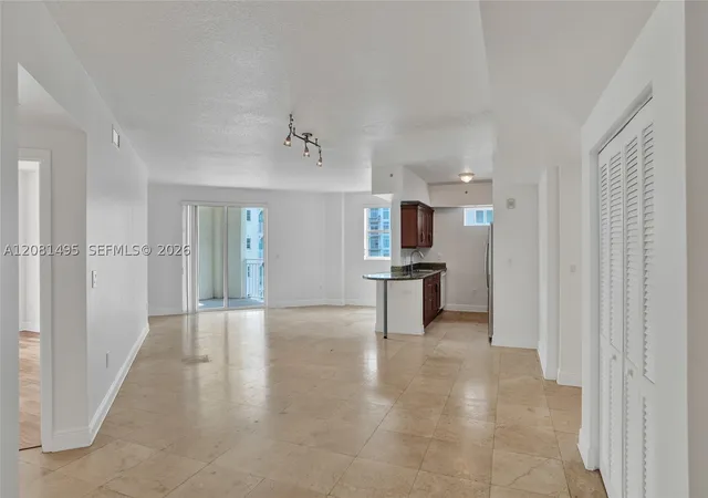Listing Photo 5 - Condo for sale in Downtown Dadeland located at 7275 Sw 90Th St, Miami, FL 33156 - Unit #C410