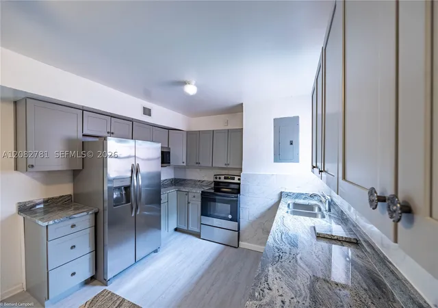 Photo 4 of Single family home for sale at 918 NW 13th Court, Fort Lauderdale, FL 33311 | MLS# A12082781 | Listing updated on 2026-09-05