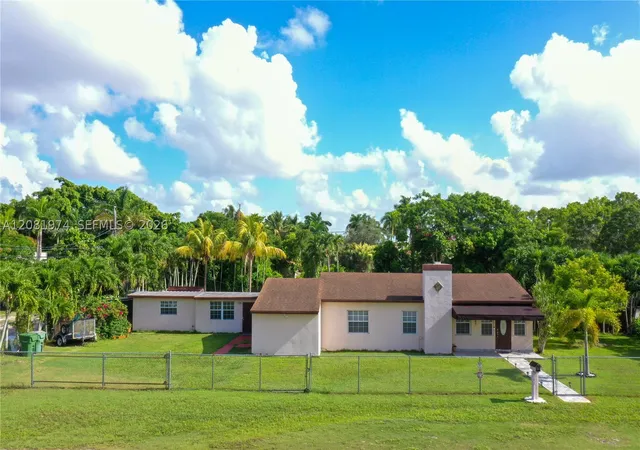 Photo 2 of Single family home for sale at 141 Ne 14th Street, Homestead, FL 33030 | MLS# A12081974 | Listing updated on 2026-09-04