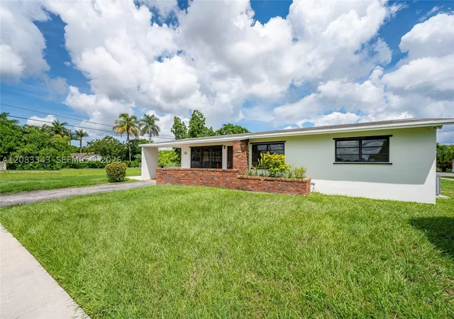 Photo 4 of Single family home for sale at 955 NW 15th Street, Homestead, FL 33030 | MLS# A12083343 | Listing updated on 2026-09-04