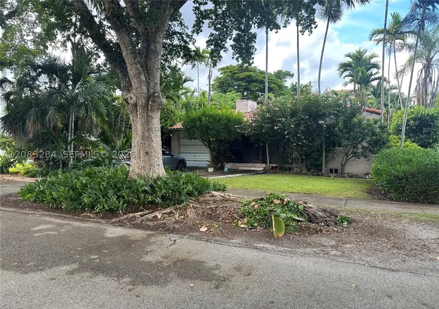 Photo 3 of Sale Pending at 123 Sarto Ave, Coral Gables, FL 33134 | MLS# A12083284 | Listing updated on 2026-09-10