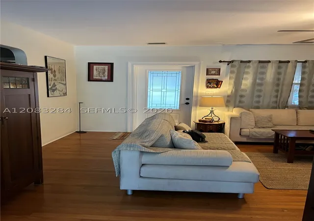 Photo 3 of Sale Pending at 123 Sarto Ave, Coral Gables, FL 33134 | MLS# A12083284 | Listing updated on 2026-09-10