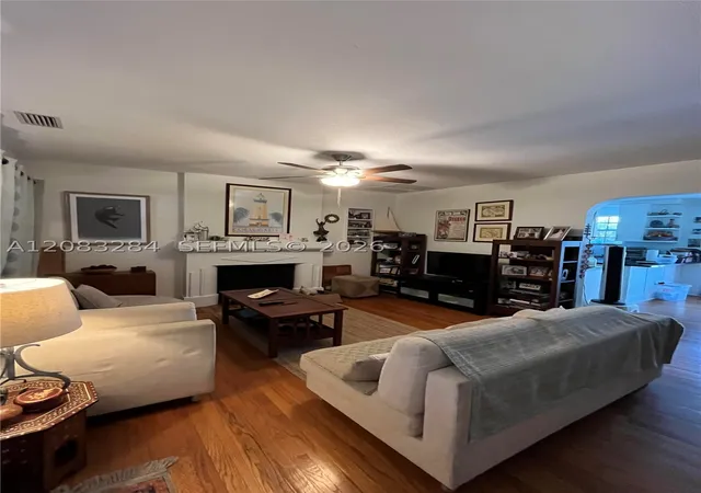 Photo 4 of Sale Pending at 123 Sarto Ave, Coral Gables, FL 33134 | MLS# A12083284 | Listing updated on 2026-09-10