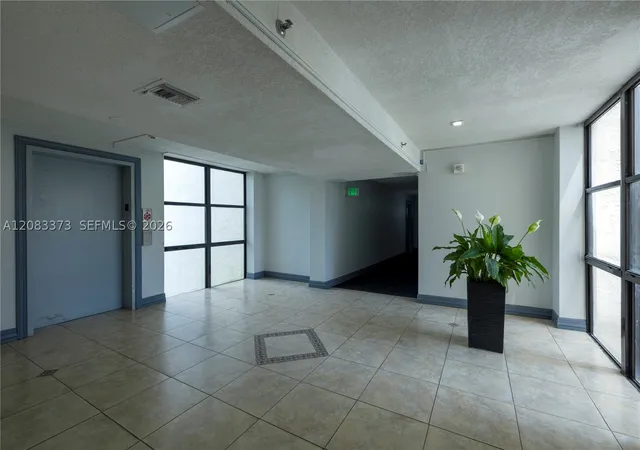 Listing Photo 5 - Condo for sale in building located at 17011 N Bay Rd, Miami, FL 33160 - Unit #716