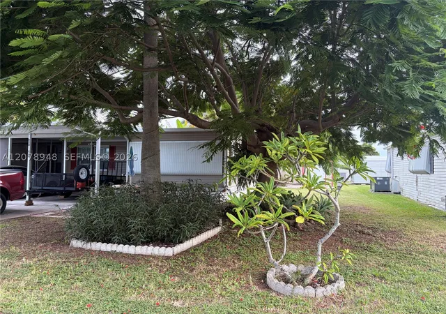 Photo 3 of Manufactured home for sale at 35303 Sw 180th Ave Lots 381 382, Homestead, FL 33034 | MLS# A12078948 | Listing updated on 2026-09-04
