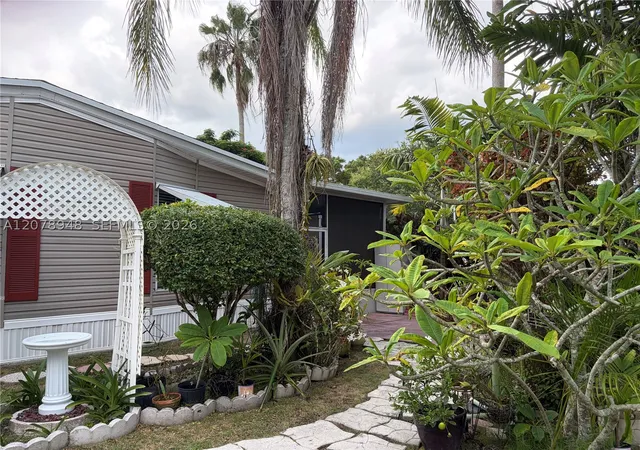 Photo 3 of Manufactured home for sale at 35303 SW 180th Ave Lots 381 382, Homestead, FL 33034 | MLS# A12078948 | Listing updated on 2026-09-04