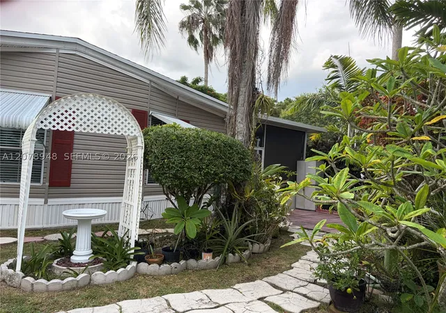 Photo 4 of Manufactured home for sale at 35303 SW 180th Ave Lots 381 382, Homestead, FL 33034 | MLS# A12078948 | Listing updated on 2026-09-04