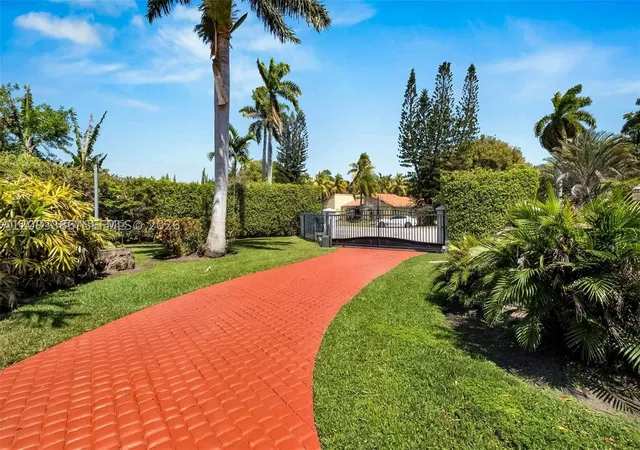 Photo 3 of Single family home for sale at 7080 Sw 98th Avenue, Miami, FL 33173 | MLS# A12083386 | Listing updated on 2026-09-04