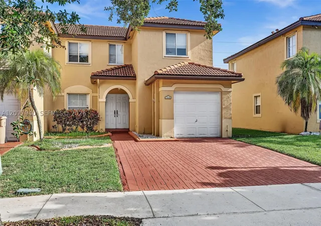 Photo 2 of Condo for sale at 13949 N Forest Oak Cir, Davie, FL 33325 | MLS# A12077940 | Listing updated on 2026-09-04