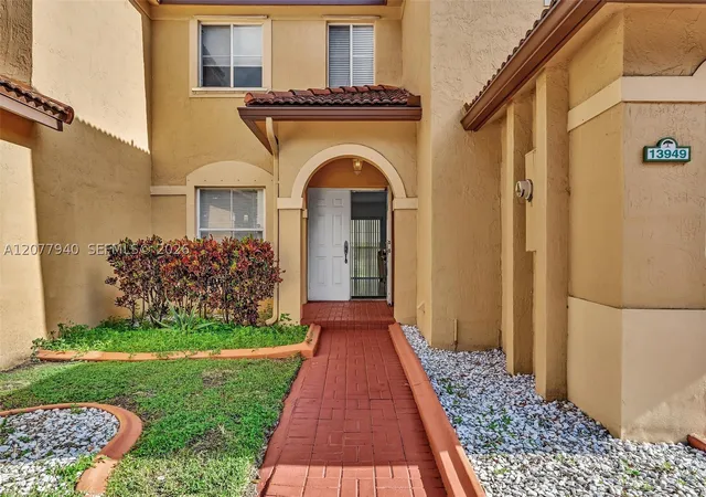 Photo 3 of Condo for sale at 13949 N Forest Oak Cir, Davie, FL 33325 | MLS# A12077940 | Listing updated on 2026-09-04