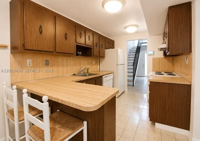 Photo 3 of Townhouse for sale at 7865 SW 106th Avenue, Miami, FL 33173 | MLS# A12083430 | Listing updated on 2026-09-04