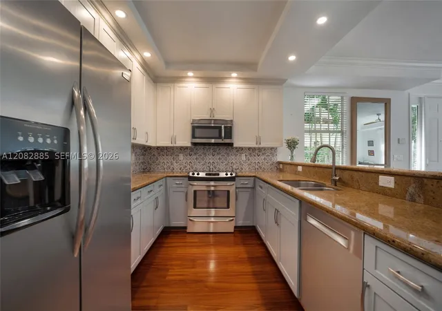 Photo 3 of Townhouse for sale at 2656 Ne 30th Place, Fort Lauderdale, FL 33306 | MLS# A12082885 | Listing updated on 2026-10-06