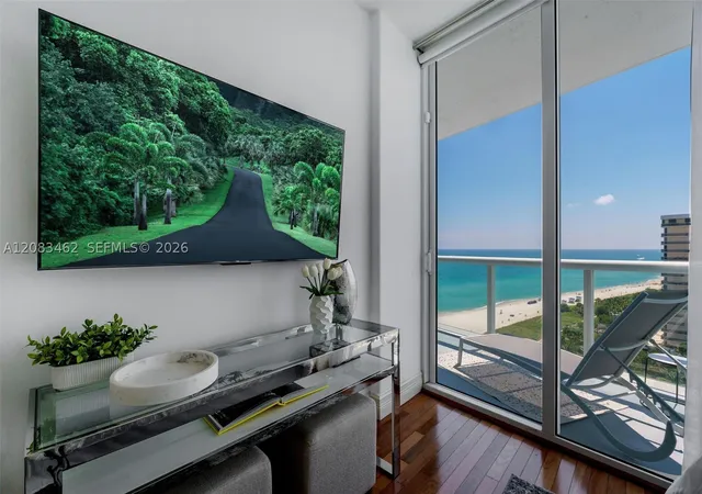 Listing Photo 4 - Condo for sale in building located at 6515 Collins Ave, Miami Beach, FL 33141 - Unit #1405