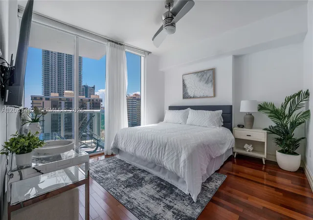 Listing Photo 5 - Condo for sale in building located at 6515 Collins Ave, Miami Beach, FL 33141 - Unit #1405