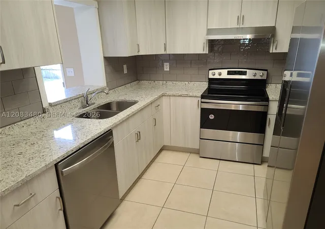 Photo 3 of Single family home for sale at 3013 Se Bamboo St, Stuart, FL 34997 | MLS# A12083480 | Listing updated on 2026-10-03