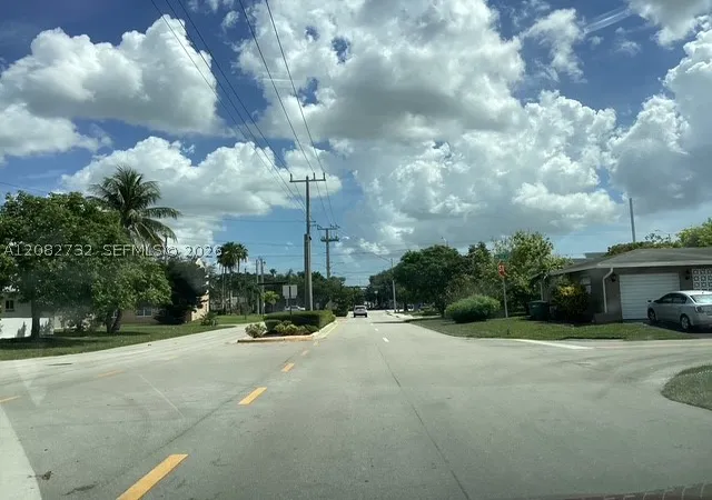 Photo 2 of Single family home for sale at 4915 Nw 47th Terrace, Tamarac, FL 33319 | MLS# A12082732 | Listing updated on 2026-09-04