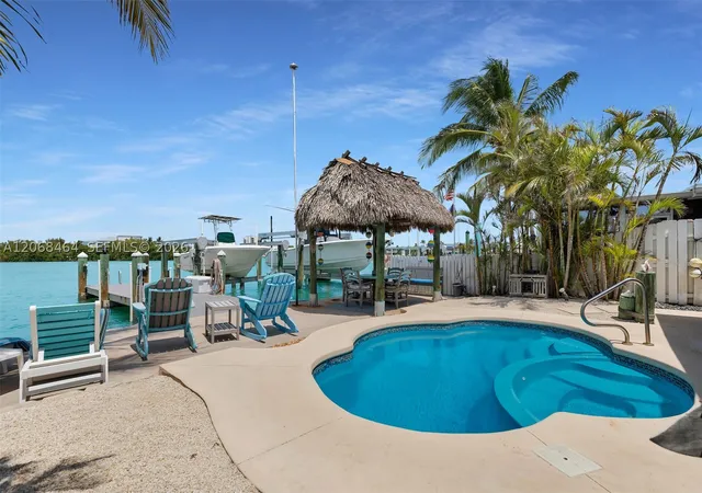 Photo 4 of Single family home for sale at 8 Sadowski Cswy, Marathon, FL 33051 | MLS# A12068464 | Listing updated on 2026-09-04