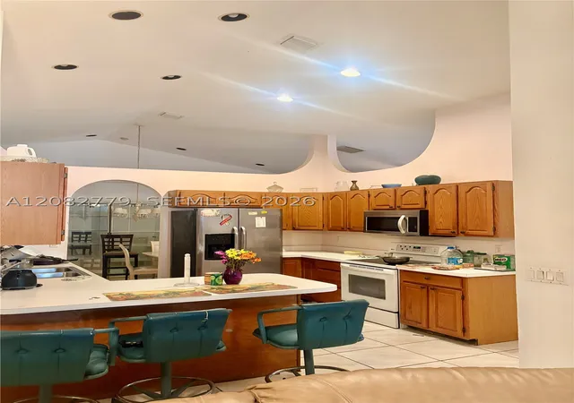 Photo 2 of Single family home for sale at 110 Hemingway Ct, Royal Palm Beach, FL 33411 | MLS# A12082779 | Listing updated on 2026-09-06