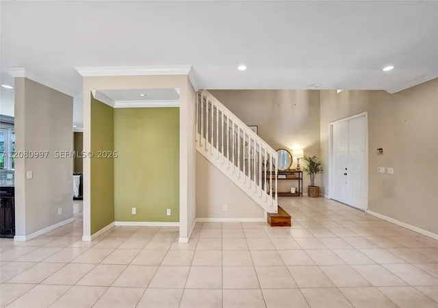 Photo 4 of Single family home for sale at 3892 Falcon Ridge Cir, Weston, FL 33331 | MLS# A12080997 | Listing updated on 2026-09-16