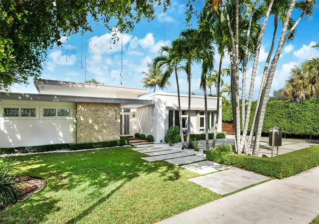 Photo 3 of Single family home for sale at 137 W Shore Dr, Miami, FL 33133 | MLS# A12083639 | Listing updated on 2026-10-01